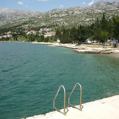 In Starigrad-paklenica 35790 Appartement