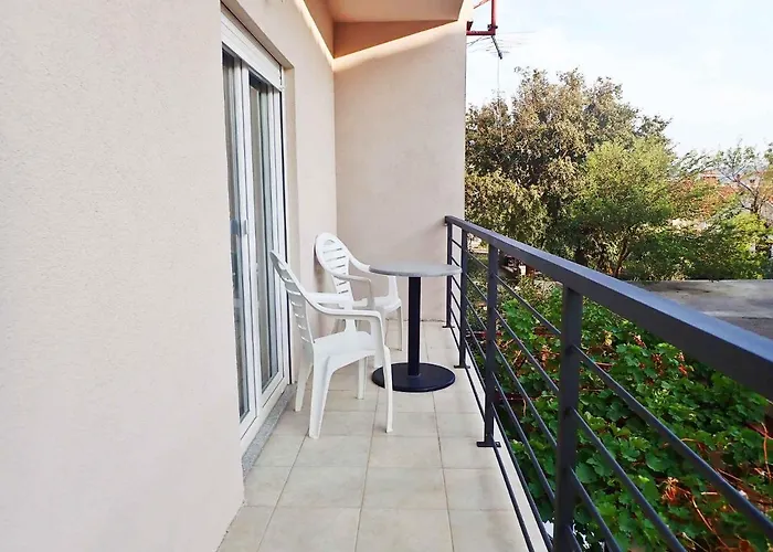 아파트 In Starigrad-paklenica 35790 *