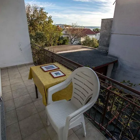 In Starigrad-paklenica 35790 Apartment *