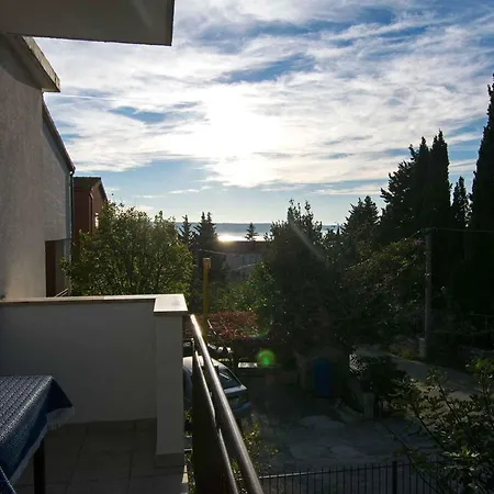In Starigrad-paklenica 35790