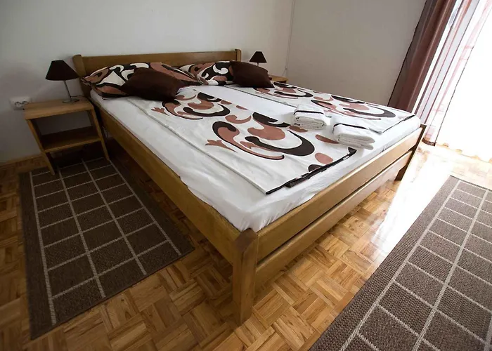 公寓 In Starigrad-paklenica 35790 斯塔利格拉德-帕克利尼卡