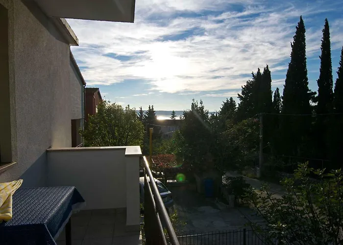 In Starigrad-paklenica 35790