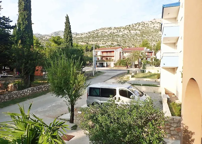 In Starigrad-paklenica 35790 公寓 *